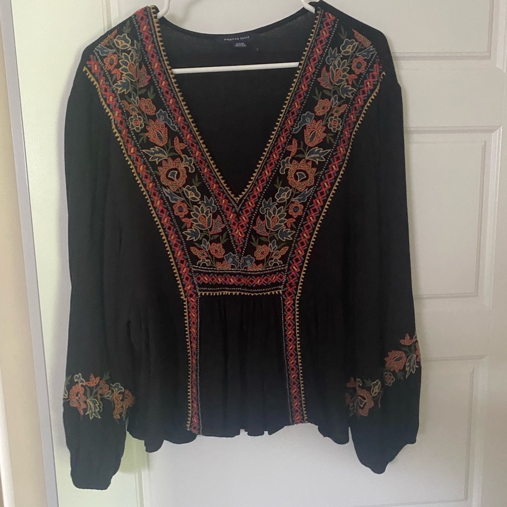 Adorable floral embellished flowy top